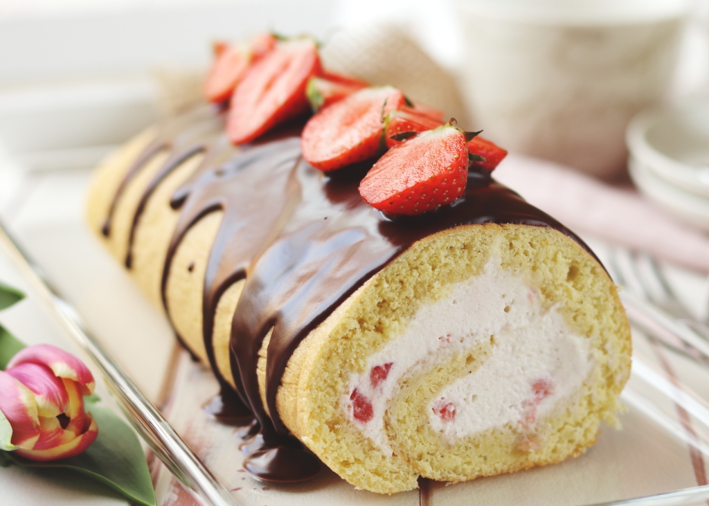 Erdbeer Mascarpone Biskuitrolle